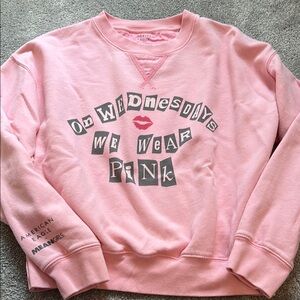 NWOT American Eagle “On Wednesdays We Wear Pink” sweatshirt size XXS Mean Girls